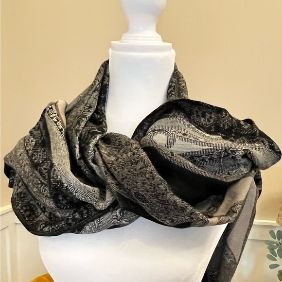 Scarf. Beautiful black and taupe print scarf. - Picture 3 of 6